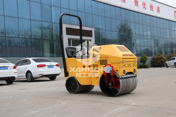 小型壓路機(jī)配重松動的原因是什么？4個細(xì)節(jié)告訴你