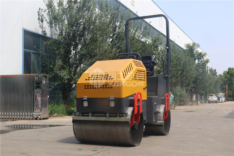 小型壓路機(jī)輪胎如何防老化？保養(yǎng)比什么都重要