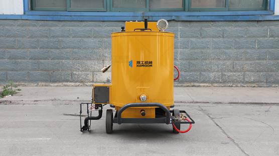 瀝青灌縫機(jī)整機(jī)配備發(fā)電機(jī)組，可以提供充足動(dòng)力